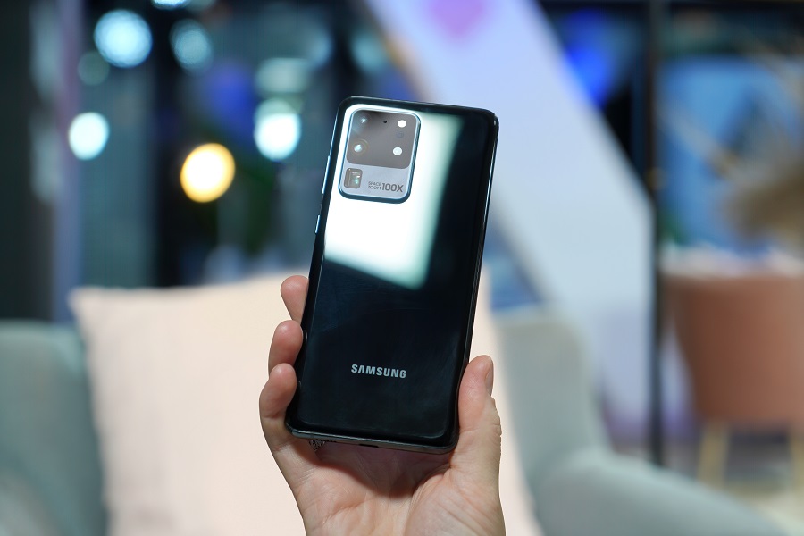 Samsung S20 Ultra in black