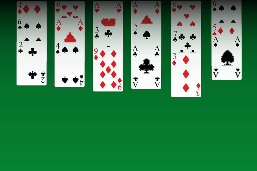 Solitaire green background hero image